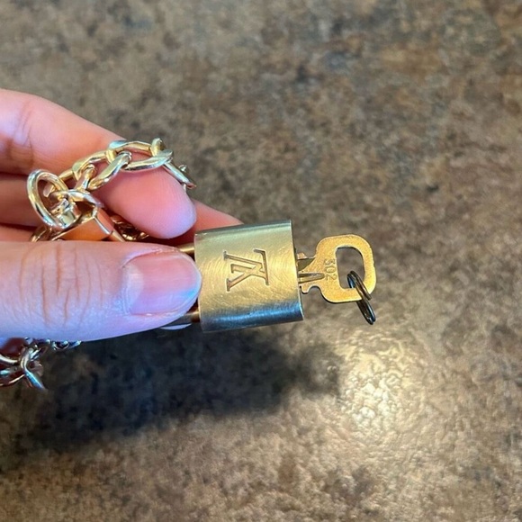 Louis Vuitton Lock & Key #302 W/ Gold Chain - Picture 8 of 8
